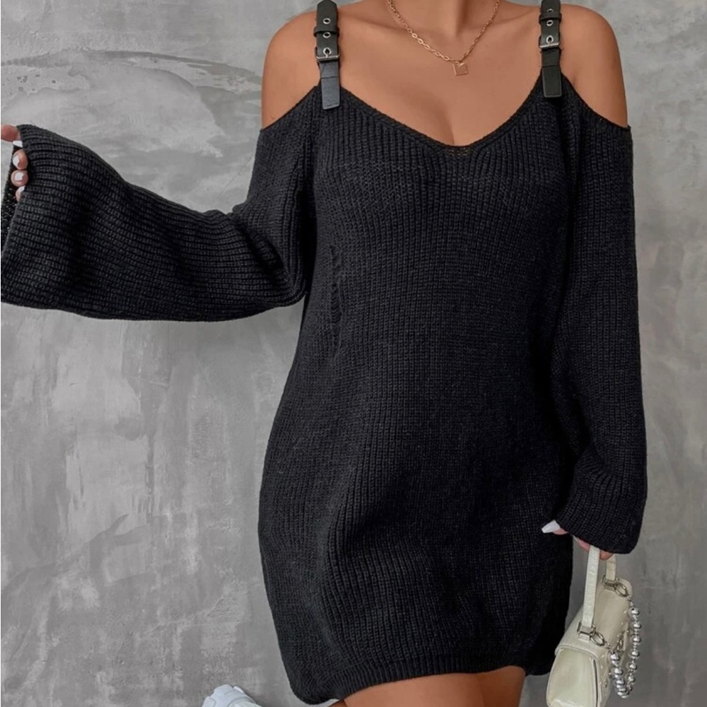 Plus Cold Shoulder Flounce
Sleeve Sweater